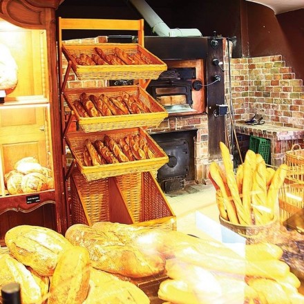 Présentoir boulangerie en osier  MEUBLES DE PRÉSENTATION